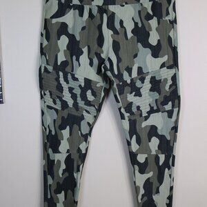 NWT - Agnes & Dora Moto Jeggings - Camo Olive
